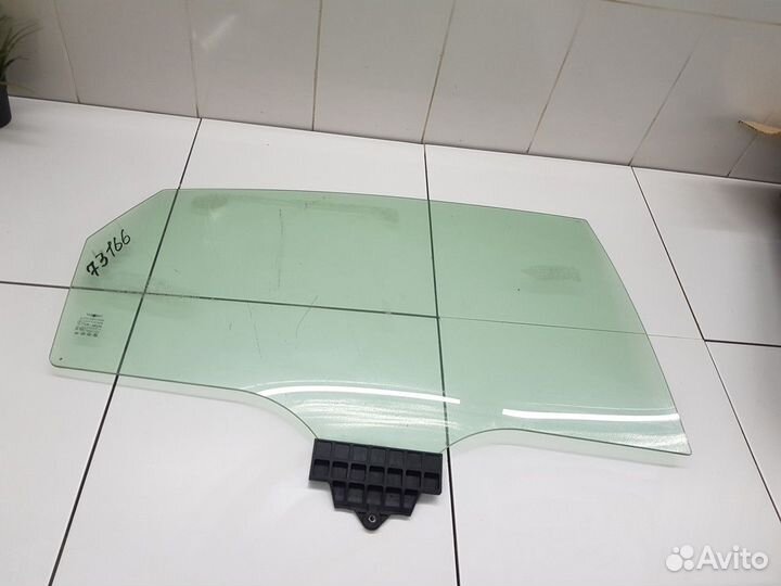 Стекло двери заднее левое двойное (Genesis G80 I)