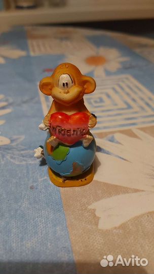 Копилка и статуэтки (4 шт.)