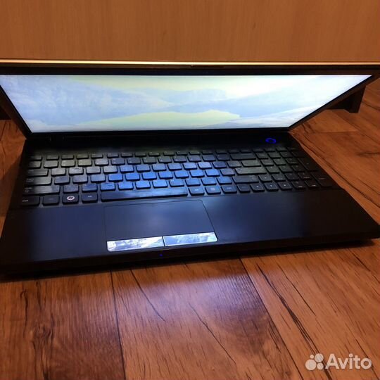 Ноутбук Samsung i3 4gb ssd120