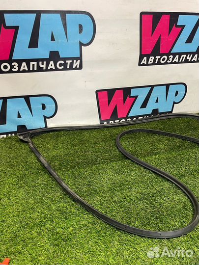 Уплотнитель двери передней правой Honda HR-V