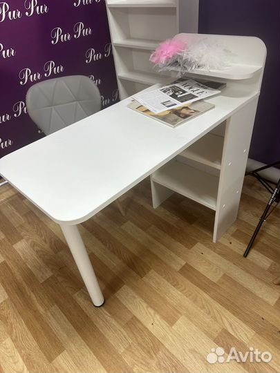 Маникюрный стол