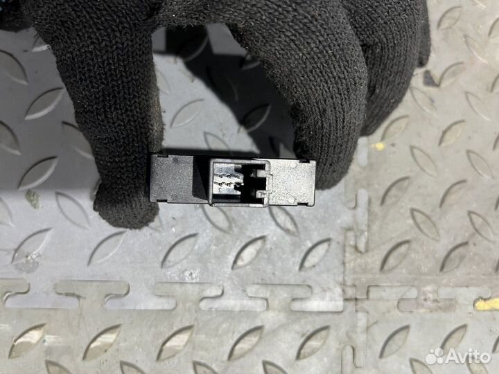 Кнопка аварийной сигнализации (Volkswagen Passat)