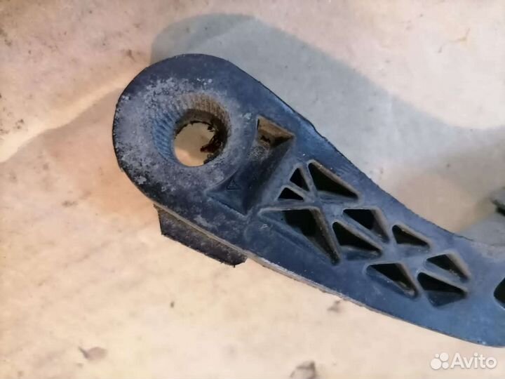 Поводок дворников додж караван 1999