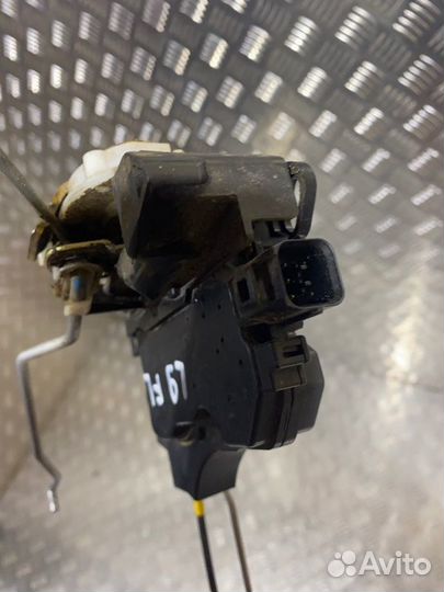 Замок двери передний левый Mitsubishi Lancer 9