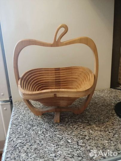 Фруктовница деревянная с фруктами искуственными