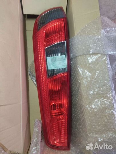 Фонарь задний правый Ford Fiesta до 2005 оригинал