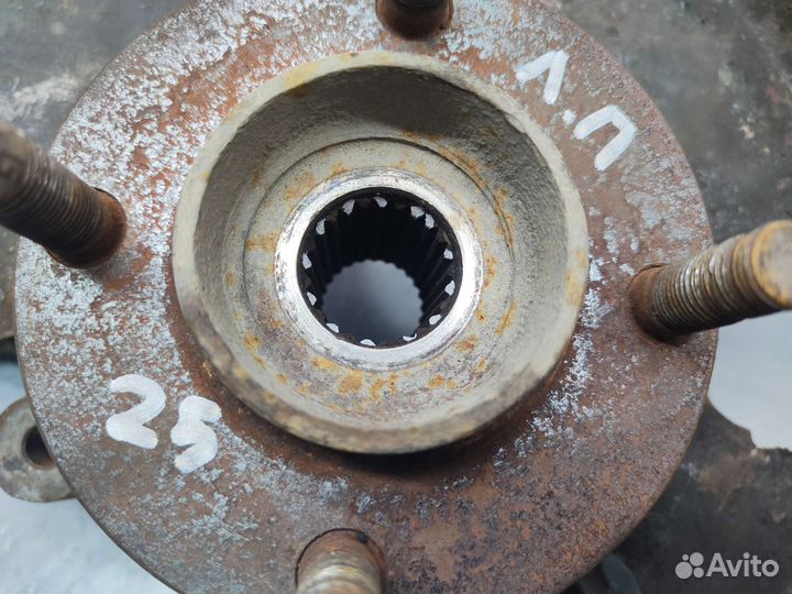 Ступица передняя левая Nissan Almera N15 1998 г.в