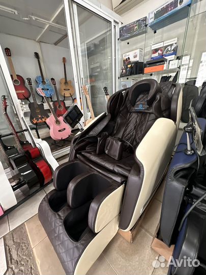 Массажное кресло бежевое