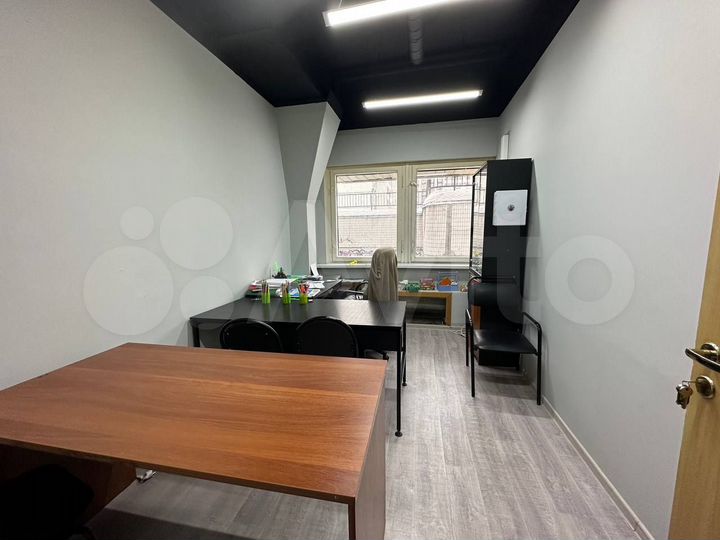 Офис со свежим ремонтом и окном, 14.6 м²