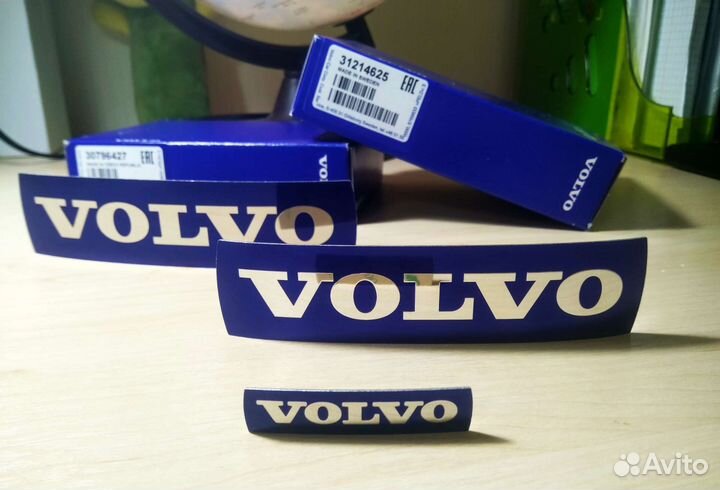 Эмблема решетки радиатора вольво