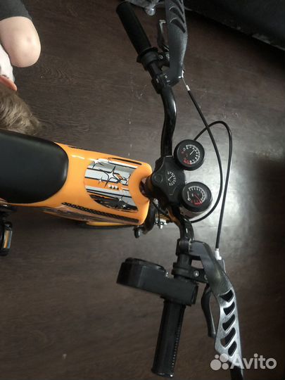 Велосипед со страховочными колесами