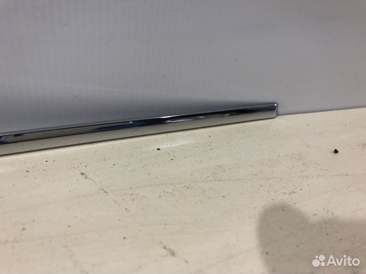 Молдинг двери передний правый Mercedes C200 W204