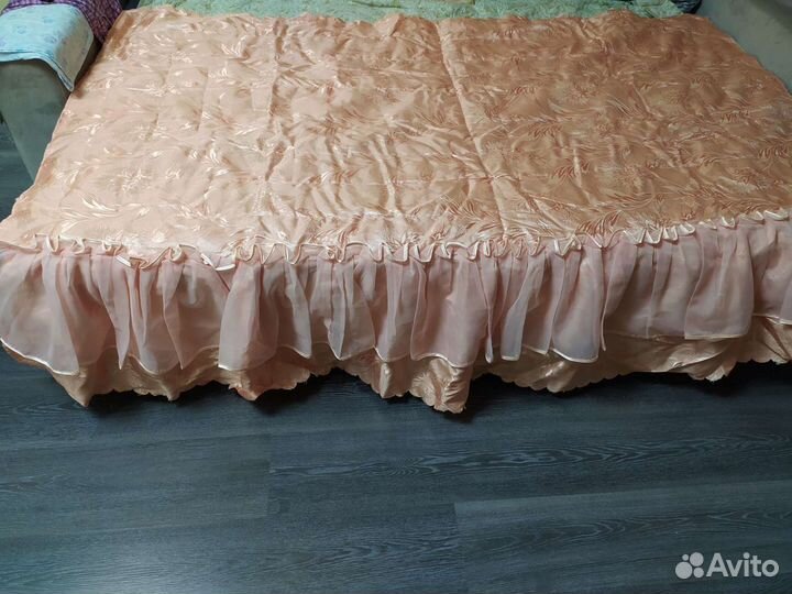 Покрывало на кровать новое