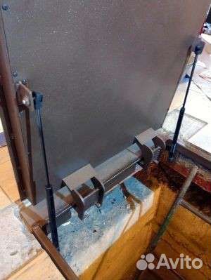 Напольный люк в подвал