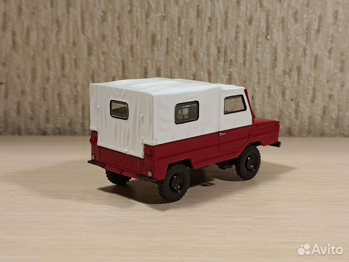 Модель автомобиля 1:43