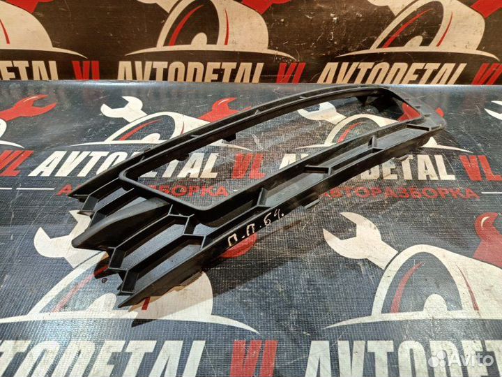 Накладка противотуманной фары передняя правая