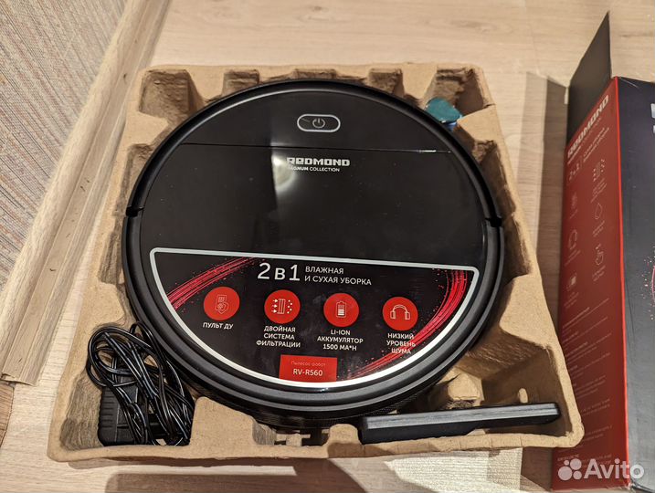 Робот пылесос Redmond