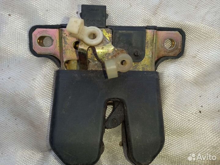 Замок крышки багажника ауди а4 б5 седан рестайлинг