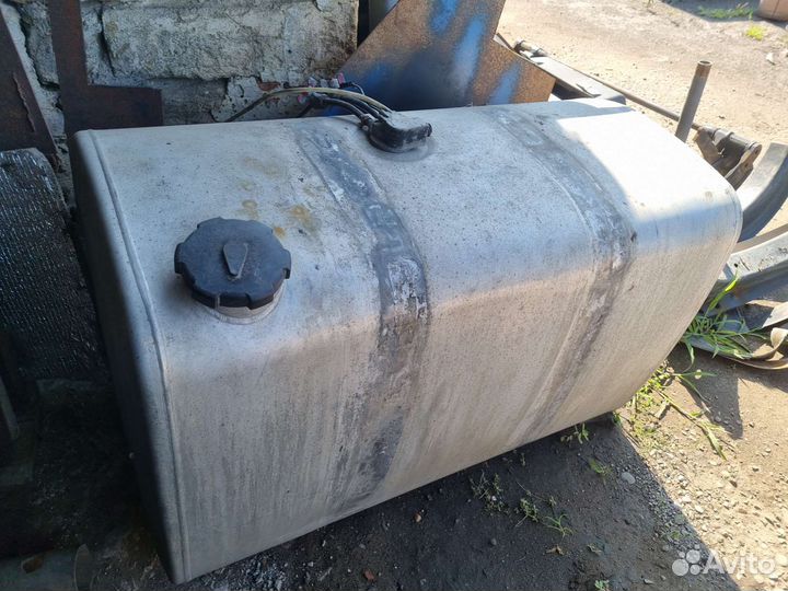 Топливный бак на volvo fh. 475 литров