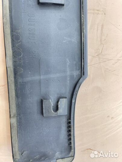 Молдинг заднего правого крыла Land cruiser 100