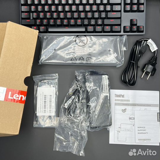 Lenovo Universal Thunderbolt 4 Dock