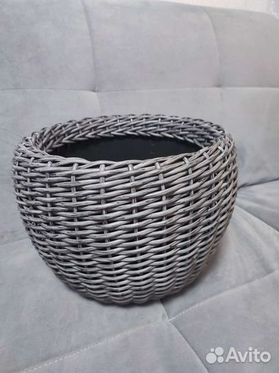 Кашпо для цветов из искусственного ротанга