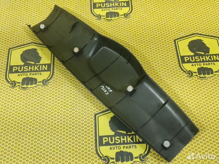 Обшивка крышки багажника верхняя задняя Mitsubishi