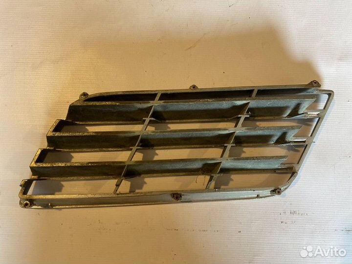 Решетка радиатора правая Nissan Maxima