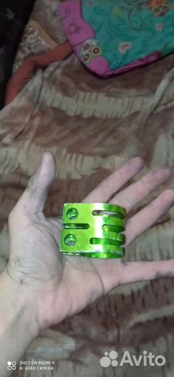 Зажим для трюкового самоката