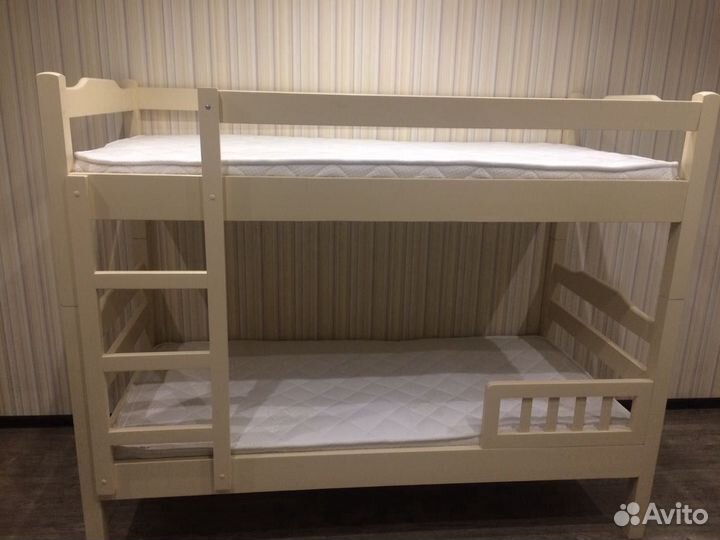 Детская двухъярусная кровать из массива