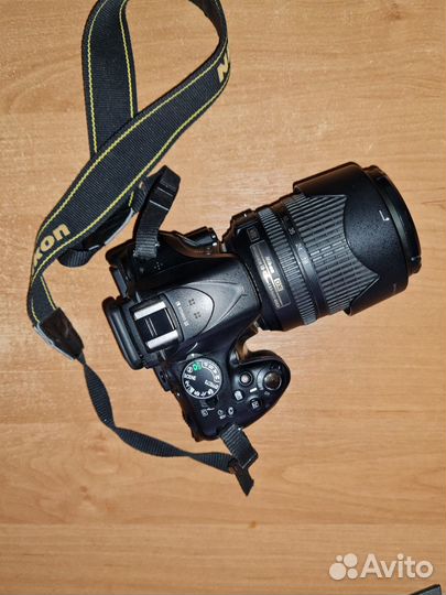 Продам Nikon D5200 объектив 18-105мм и штатив