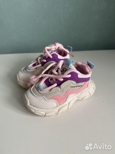 Кроссовки для девочки