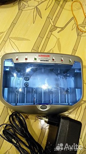 Универсальное зарядное устройство