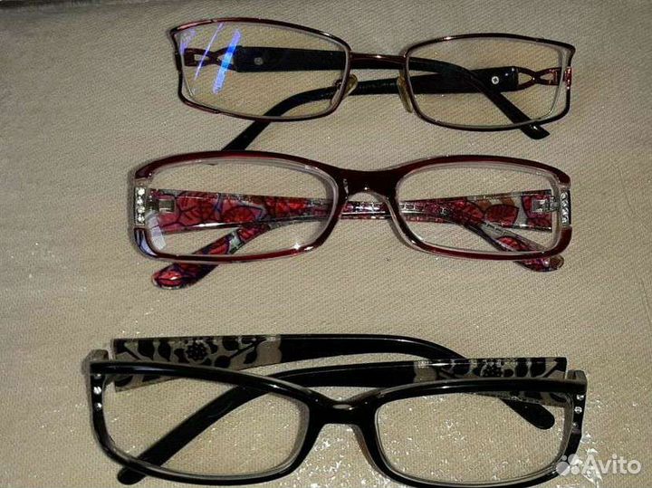 Очки +1,75,три штуки,два футляра в подарок