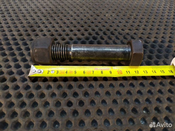 1381746 Болт амортизатора заднего