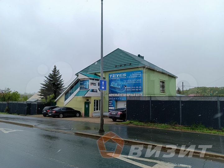 Здание с парковкой на 1 линии Московского шоссе