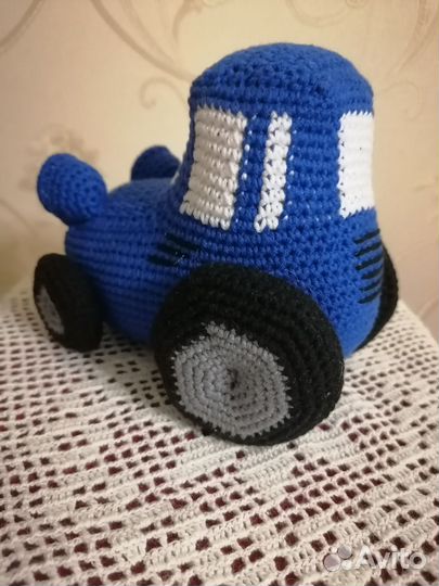 Синий трактор игрушка