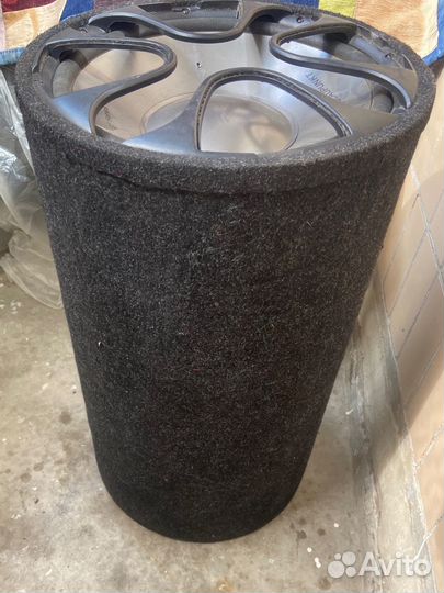 Сабвуфер и усилитель в автомобиль