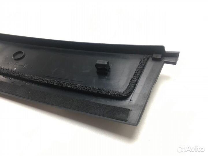 Молдинг двери задний левый Nissan Avenir PW11