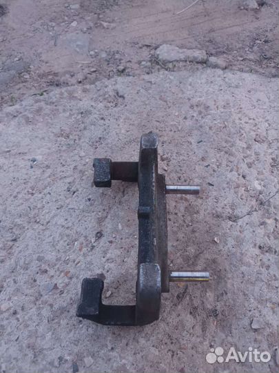 Скоба суппорта audi а6с6