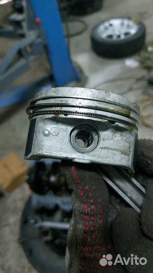 Поршень всборе с шатуном новый