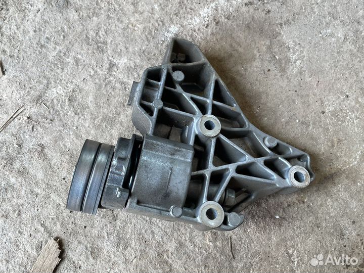 Кронштейн генератора Volkswagen Golf 6 2008-2012г