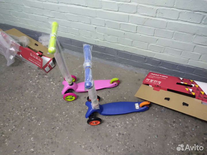 Самокат трехколесный детский новый