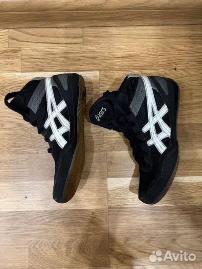 Продам борцовки детские Asics matflex размер 34