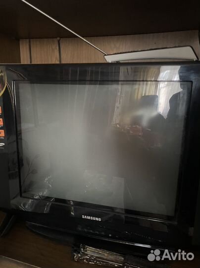 Стенка, телевизор, стол, кровать. самовывоз