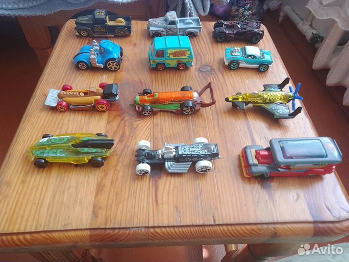 Продам новые машинки hotwheels