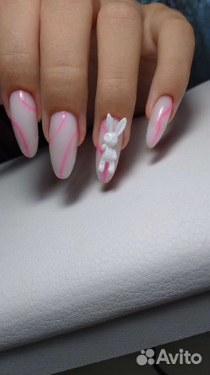 Маникюр с покрытием и наращивание ногтей