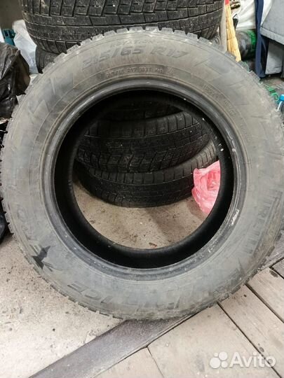 Pirelli Ice Zero 215/65 R17