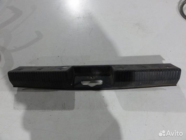 Накладка багажника на заднюю панель Ford Focus