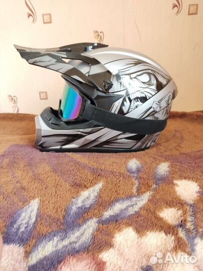 Кроссовый шлем